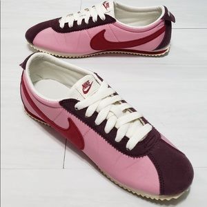 Nike Classic Lady Cortez Nylon Running Shoes Womens 487647-601. EUC